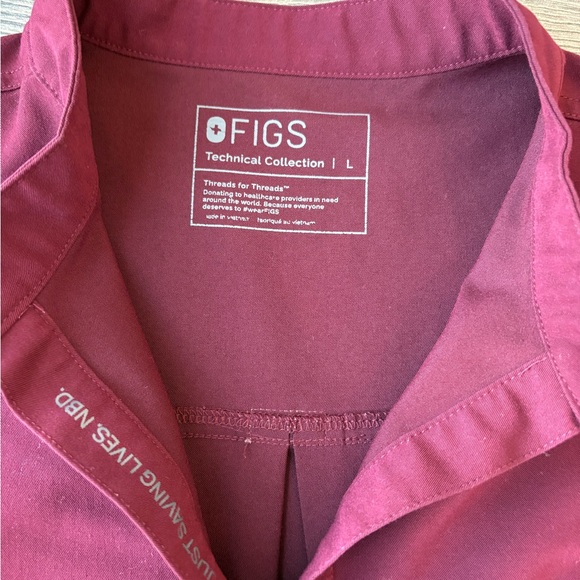 FIGS Rafaela Oversized Scrub Top in Burgundy - Picture 3 of 3